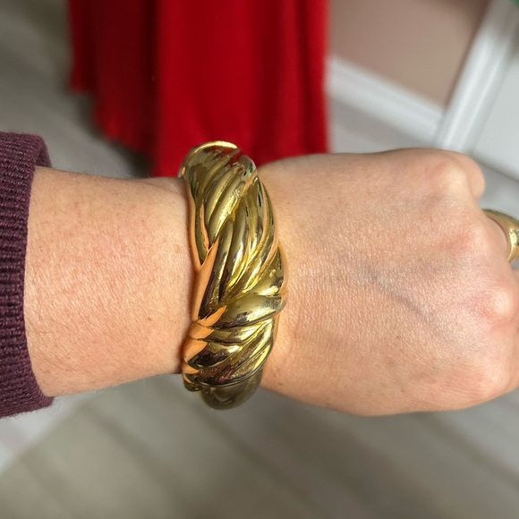 4/$50 gold abstract art bangle bracelet 7 inches ❤️ - Picture 6 of 8